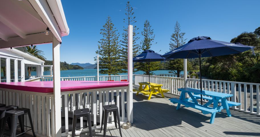 Portage Bay Hub Café - outside seating
