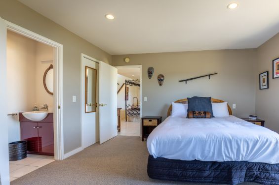 Portage View Suite Queen with Sea View